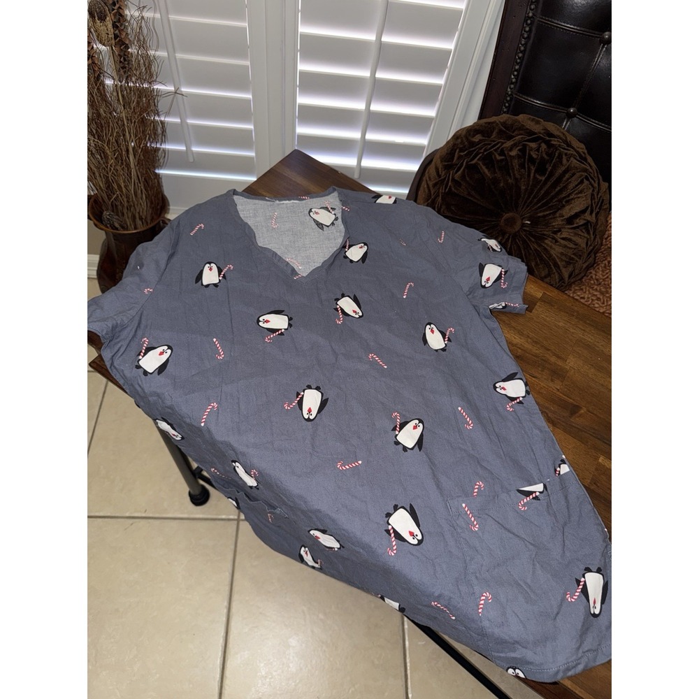Womens Scrub Top Medium Christmas Penguin Candy Cane Short Sleeves V-Neck Cotton